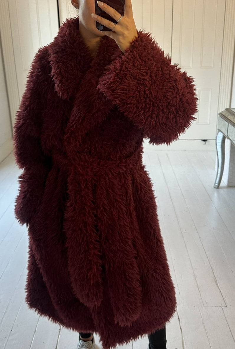 FLUFFY BURGUNDY COAT SIZE M-L